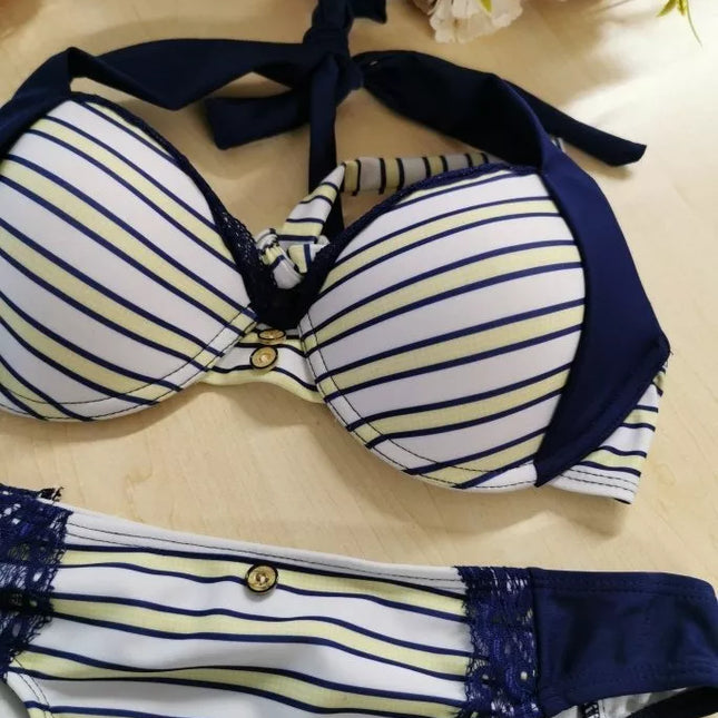 S(36) dydžio margas dviejų dalių  maudymosi kostiumėlis D3298