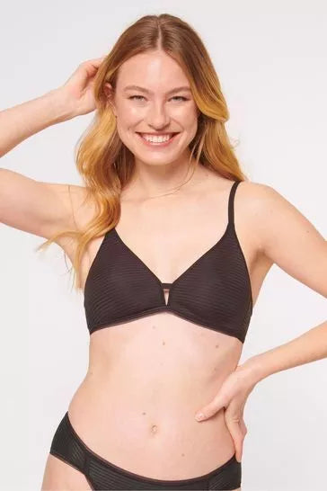 Sloggi XS dydžio juodos spalvos liemenėlė  Ever Fresh Plus P