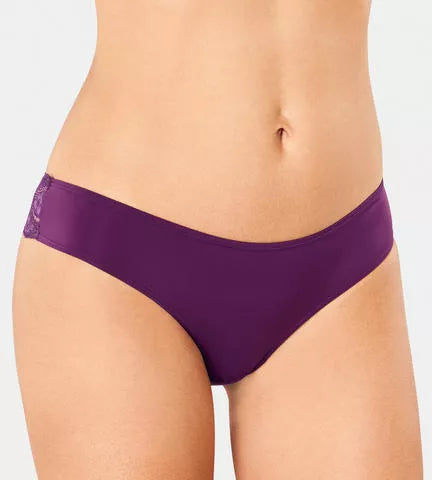 Triumph tamsiai violetinės spalvos XS(34) dydžio stringai Lovely Micro Brazilian String