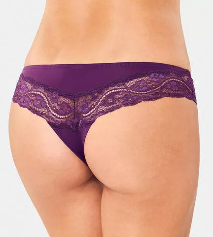 Triumph tamsiai violetinės spalvos XS(34) dydžio stringai Lovely Micro Brazilian String