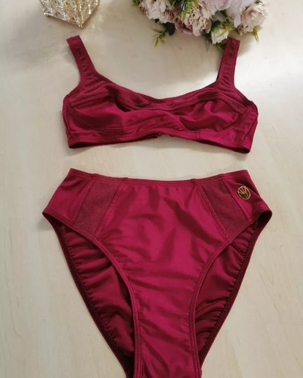 Triumph 38 dydžio dviejų dalių bordo spalvos maudymosi kostiumėlis Shape-ZT 13042