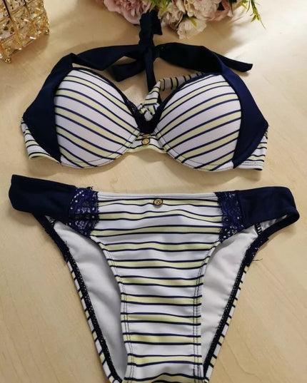 S(36) dydžio margas dviejų dalių  maudymosi kostiumėlis D3298