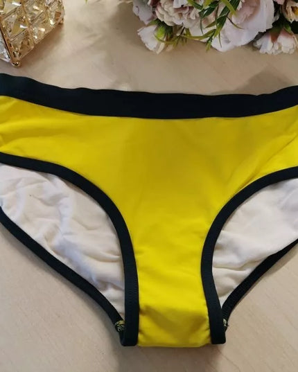 Triumph 38(M) dydžio geltonos spalvos maudymosi kostiumėlio kelnaitės Aquelife ZT 11022