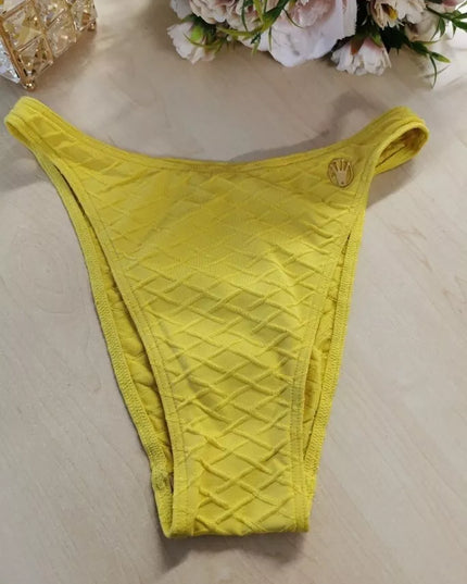 Triumph 38(M) geltonos spalvos maudymosi kostiumėlio kelnaitės Lillyets CUT 92105