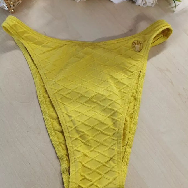 Triumph 38(M) geltonos spalvos maudymosi kostiumėlio kelnaitės Lillyets CUT 92105