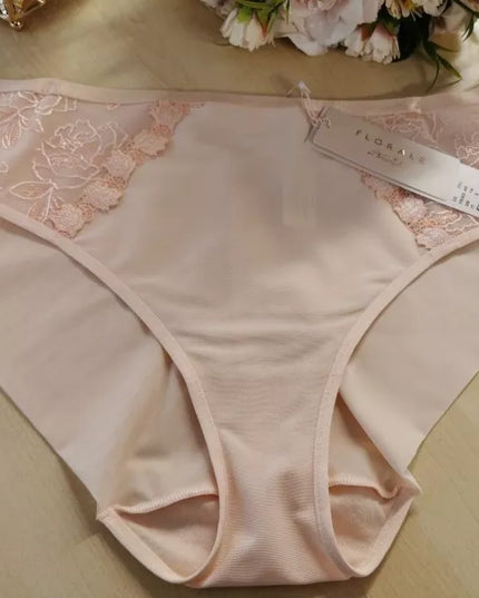 Triumph 46(XXL) dydžio šviesios persiko spalvos kelnaitės Wild Rose Florale Tai