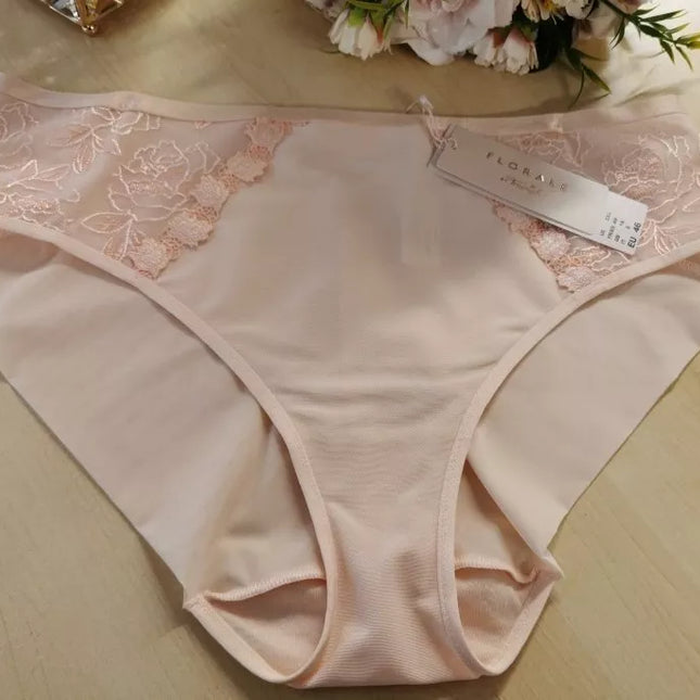 Triumph 46(XXL) dydžio šviesios persiko spalvos kelnaitės Wild Rose Florale Tai