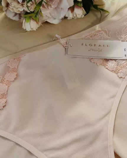 Triumph 46(XXL) dydžio šviesios persiko spalvos kelnaitės Wild Rose Florale Tai