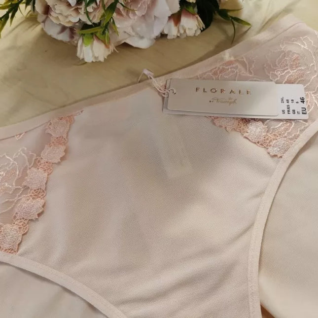 Triumph 46(XXL) dydžio šviesios persiko spalvos kelnaitės Wild Rose Florale Tai