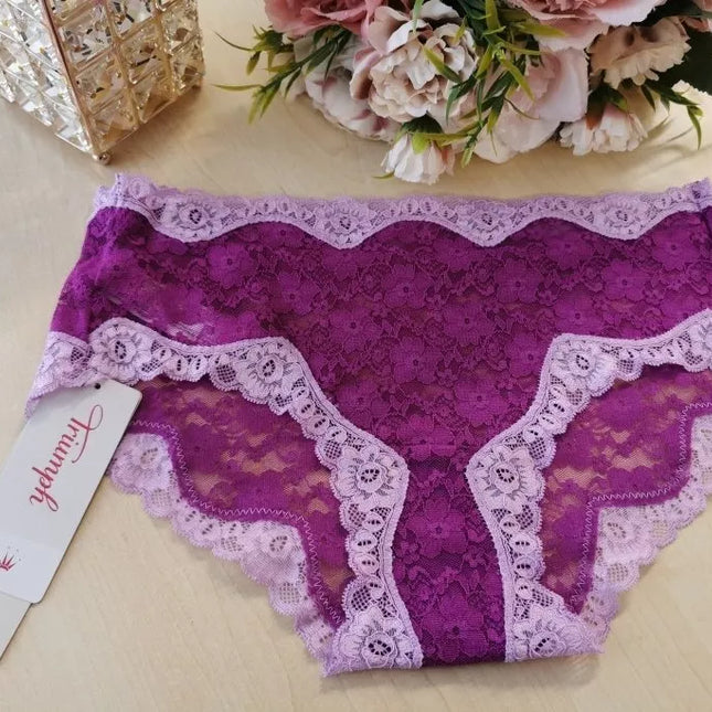 Triumph M(38) dydžio violetinės spalvos neriniuotos kelnaitės Brief Lace Lace Hipster