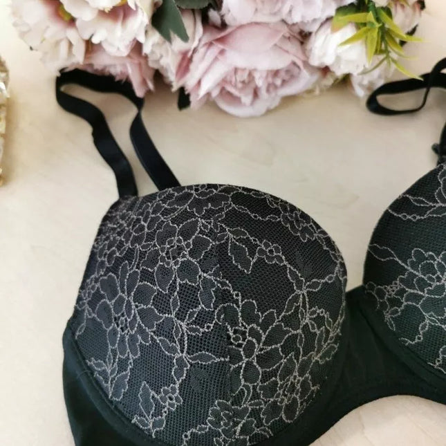 Sloggi 75C dydžio juodos spalvos liemenėlė Light lace WHP