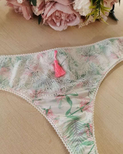 Hunkemoller XL(42) dydžio margi moteriški stringai Off White 11288905