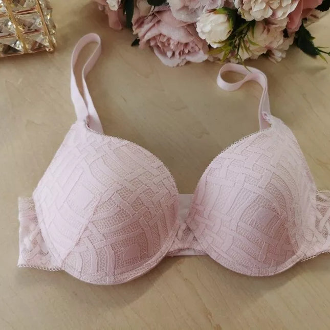 Epure Lise Charmel 70B dydžio rausva liemenėlė Tressage Dentelle Rose