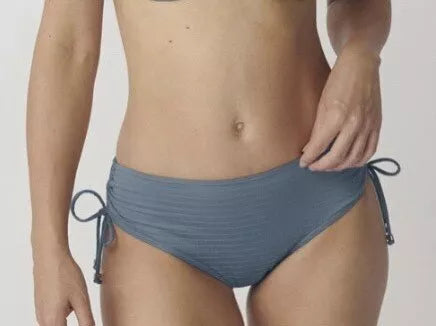 Triumph 38(M) 40(L) dydžio melsvos spalvos maudymosi kelnaitės Venus Elegance Midi sd X