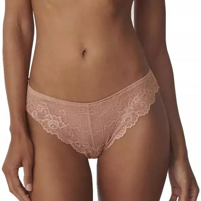 Triumph XS(34)  dydžio kelnaitės iš nėrinių Tempting Lace Brazilian String