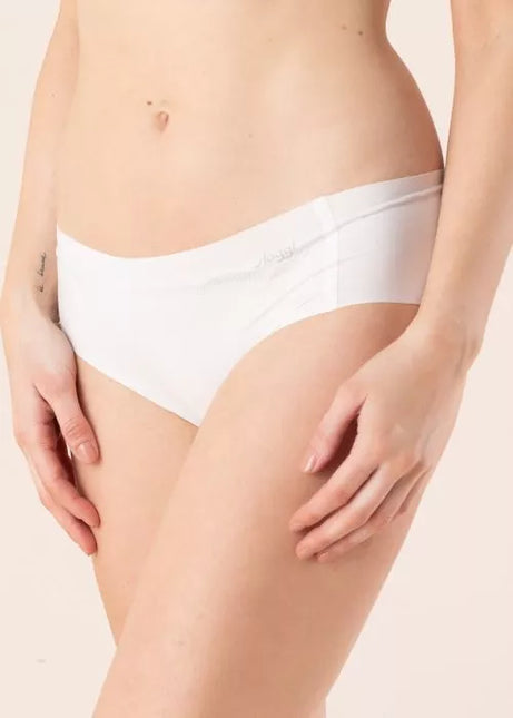 Sloggi XL dydžio baltos spalvos kelnaitės Zero Feel Hipster