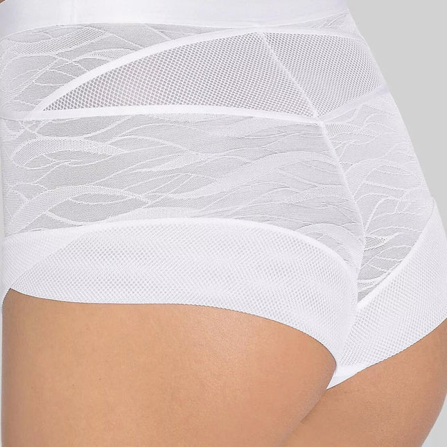 Triumph 38(M) 40(L) dydžio baltos spalvos prailgintos kelnaitės Airy Sensation Highwaist Panty