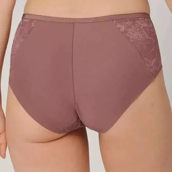 Triumph alyvinės spalvos neriniuotos kelnaitės Amourette Charm Maxi01