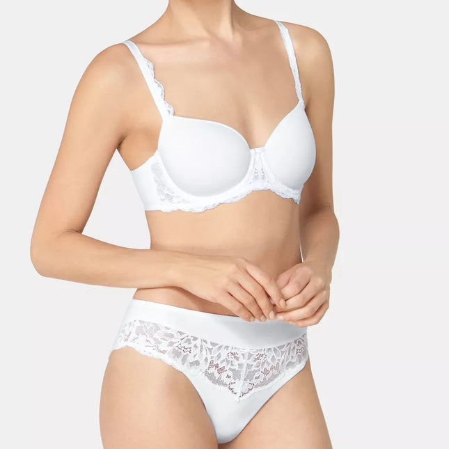 Triumph 90E baltos spalvos soft liemenėlė Amourette Charm WP