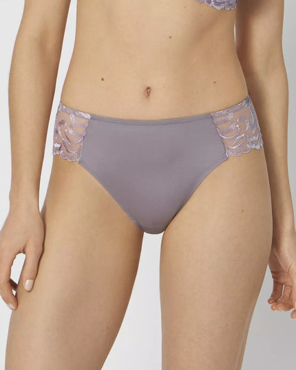 Triumph 44(XXL) dydžio violetinės spalvos kelnaitės Modern Finesse Tai