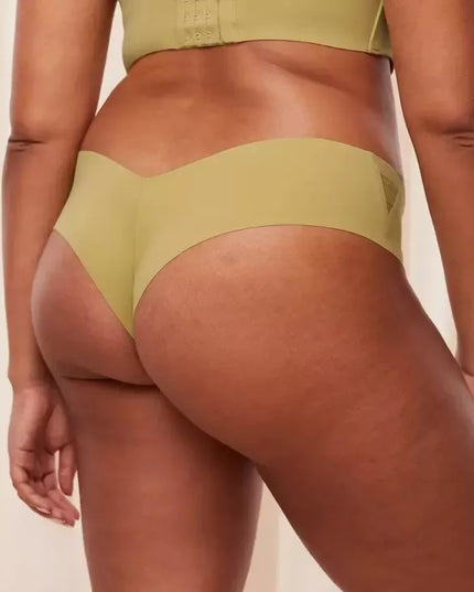 Triumph Flex Smart Highleg Brazilian Ex garstyčių spalvos stringai