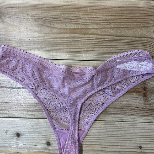 Triumph 44(XXL) lelijų spalvos stringai Beauty-full Darling string